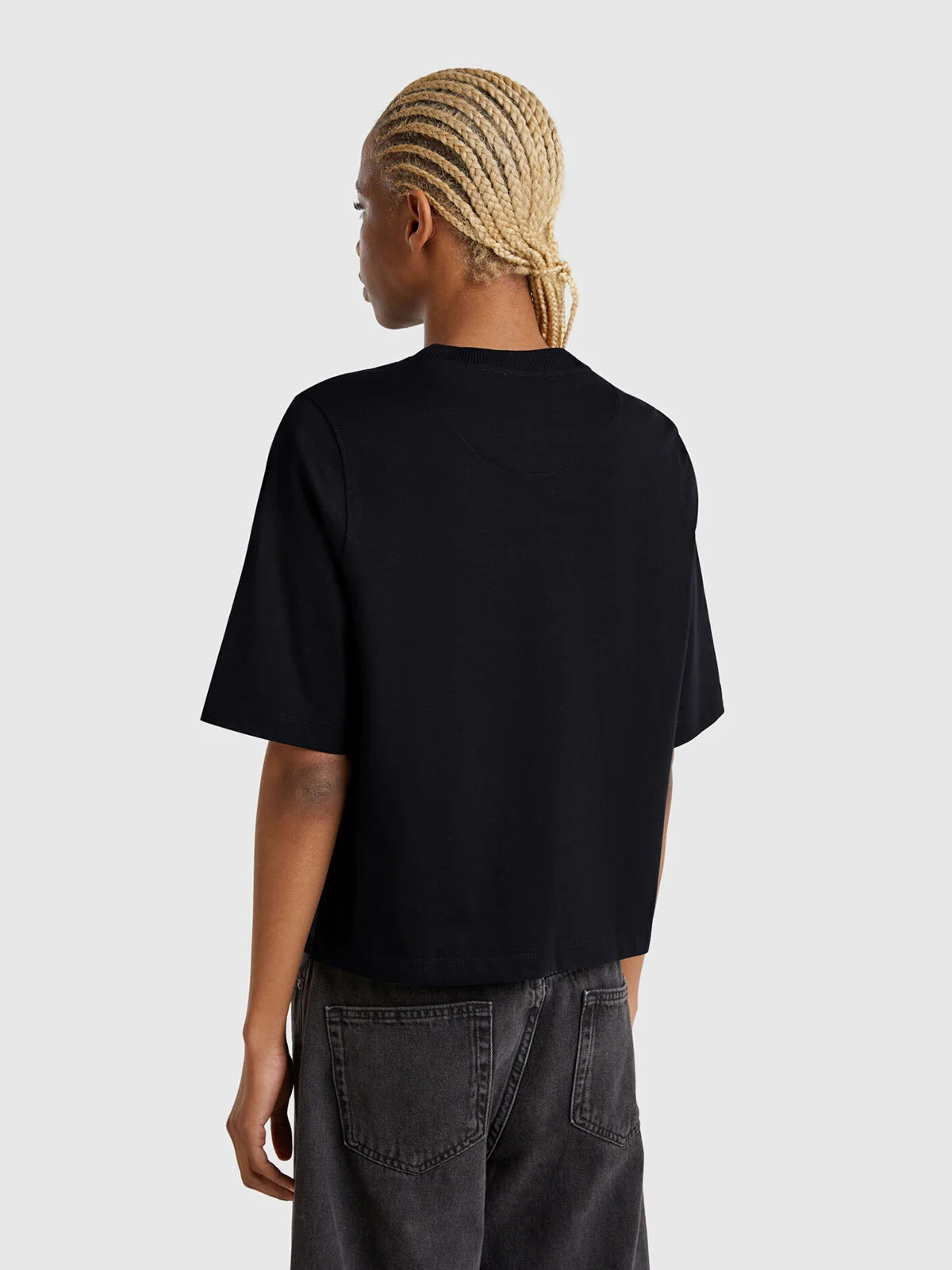 UNITED COLORS OF BENETTON Áo Thun Ngắn Tay Nữ 100% Cotton Boxy Fit T-Shirt