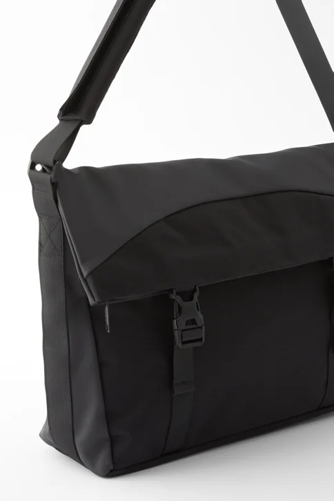 TYPO Túi Đeo Chéo - Metro Messenger Satchel