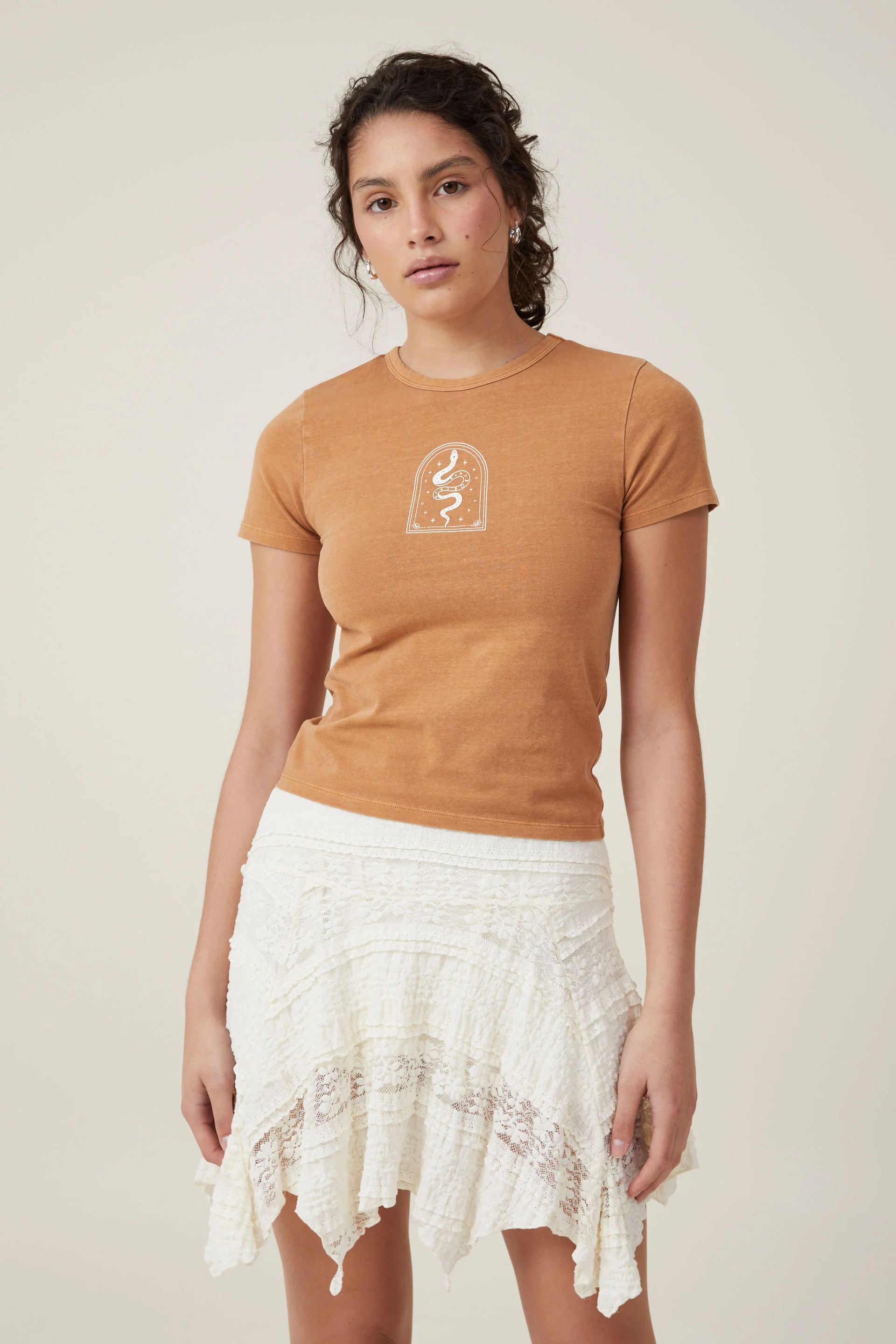 COTTON ON Áo Thun Có Hoạ Tiết Nữ-Fitted Graphic Longline Tee