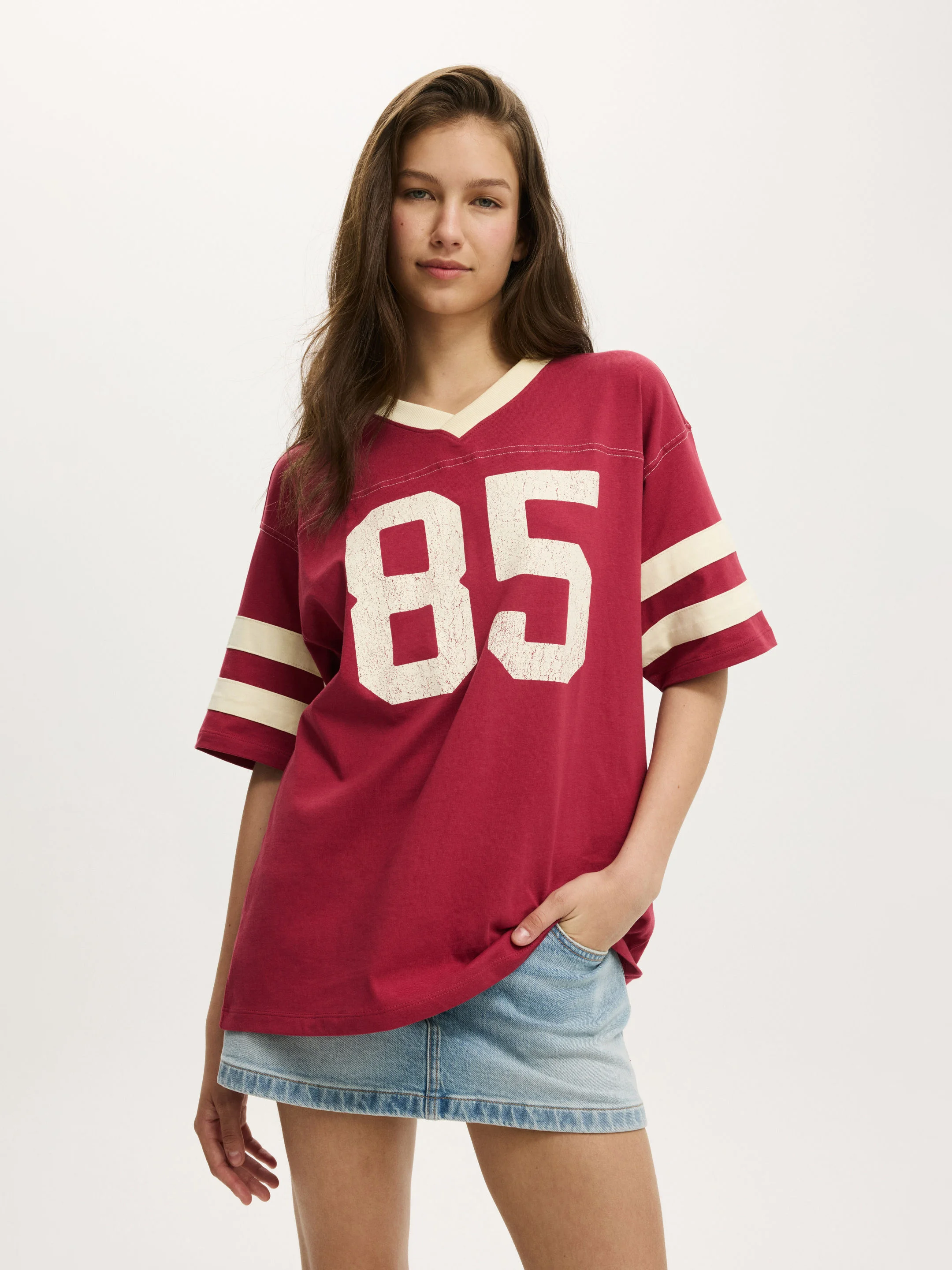 COTTON ON Áo Thun Có Họa Tiết Nữ - V Neck Oversized Graphic Tee