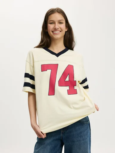 COTTON ON Áo Thun Có Họa Tiết Nữ - V Neck Oversized Graphic Tee