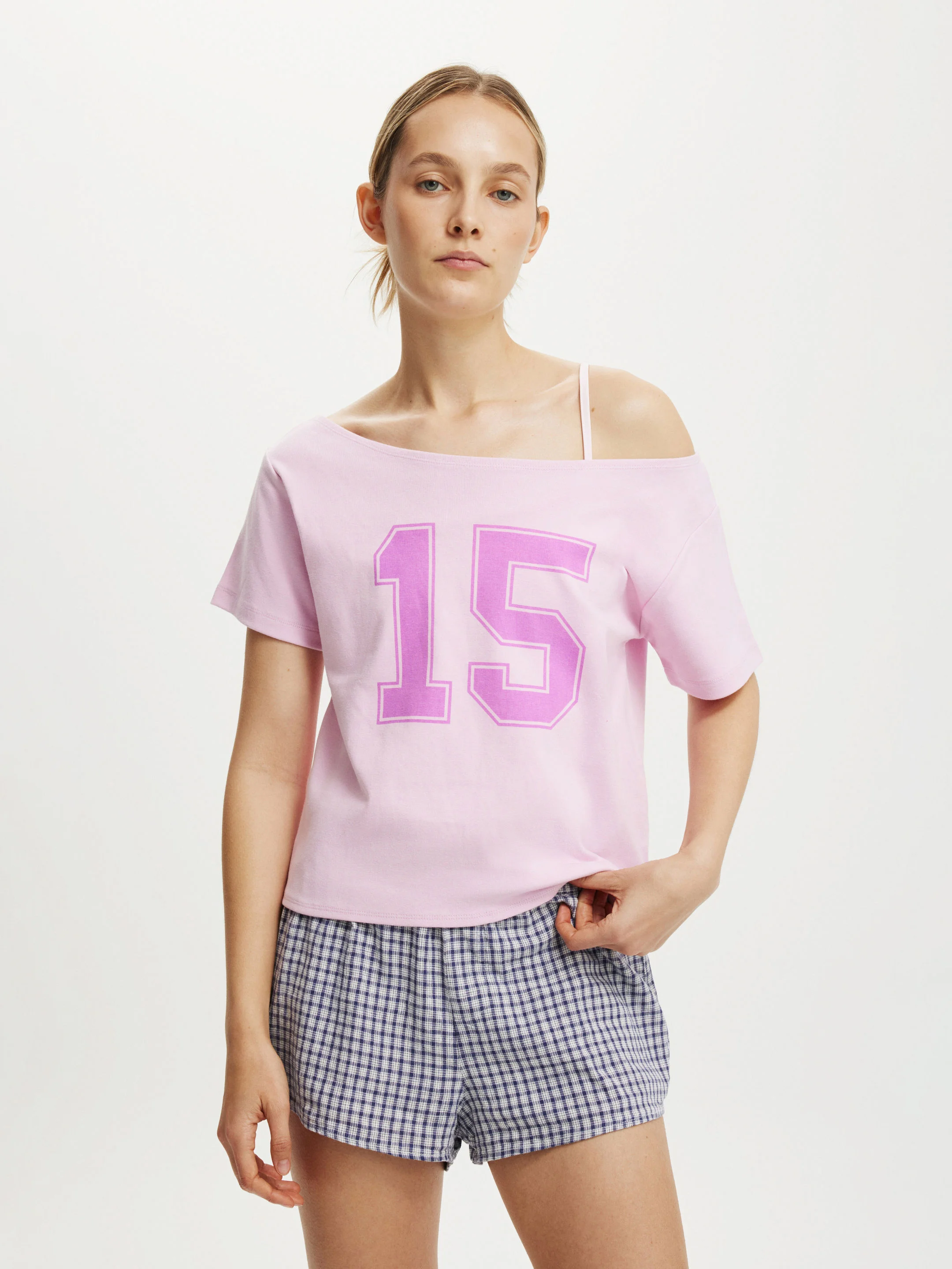 COTTON ON Áo Thun Kiểu Lệch Vai-The Sporty Off Shoulder Graphic Tee