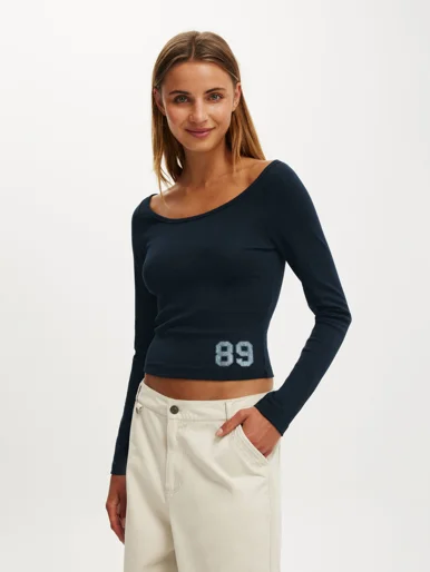 COTTON ON Áo Lệch Vai Tay Dài Nữ - The Ls Off Shoulder Graphic Tee