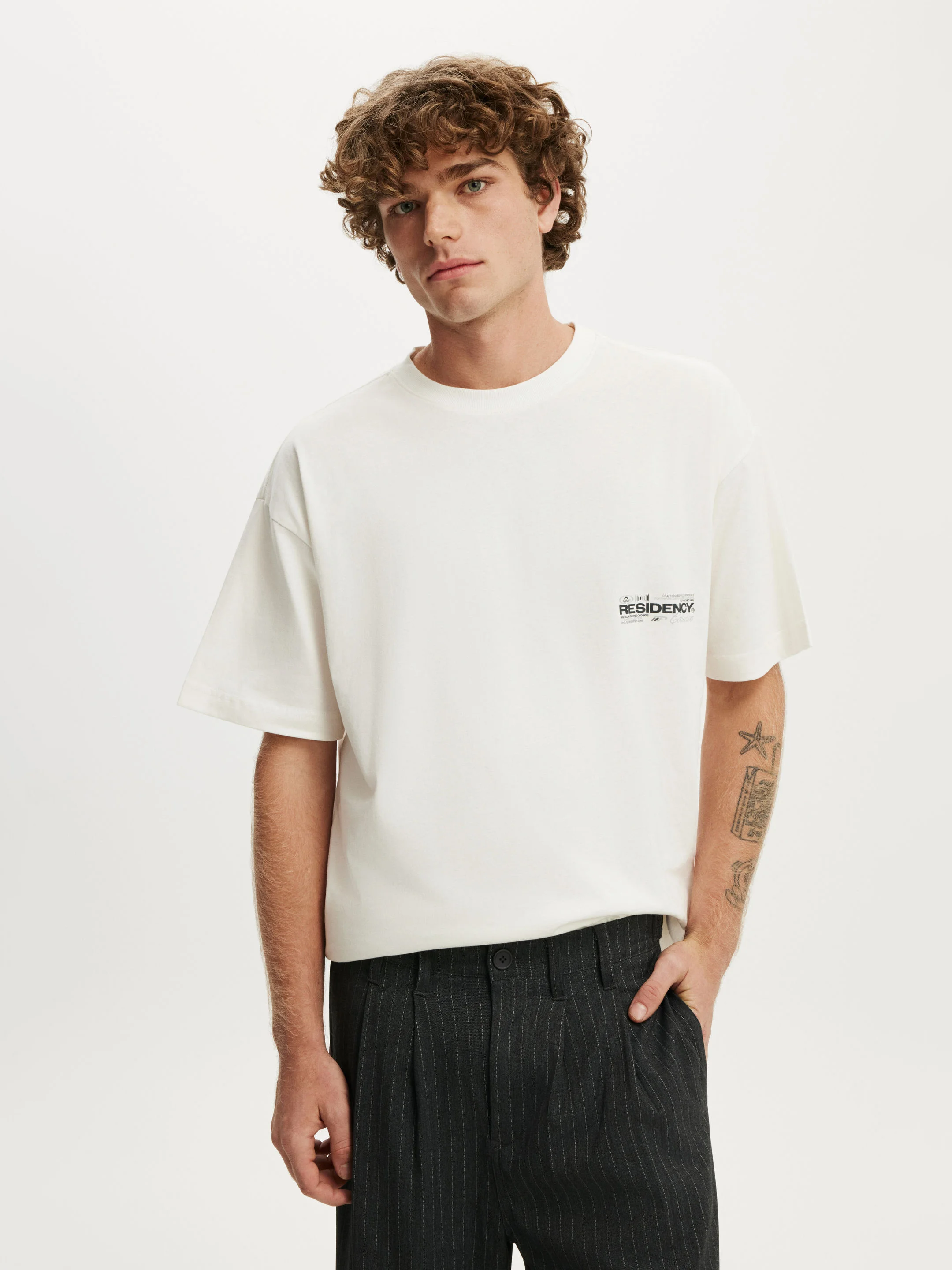 VINTAGE WHITE / RESIDENCY COLLECTIVE