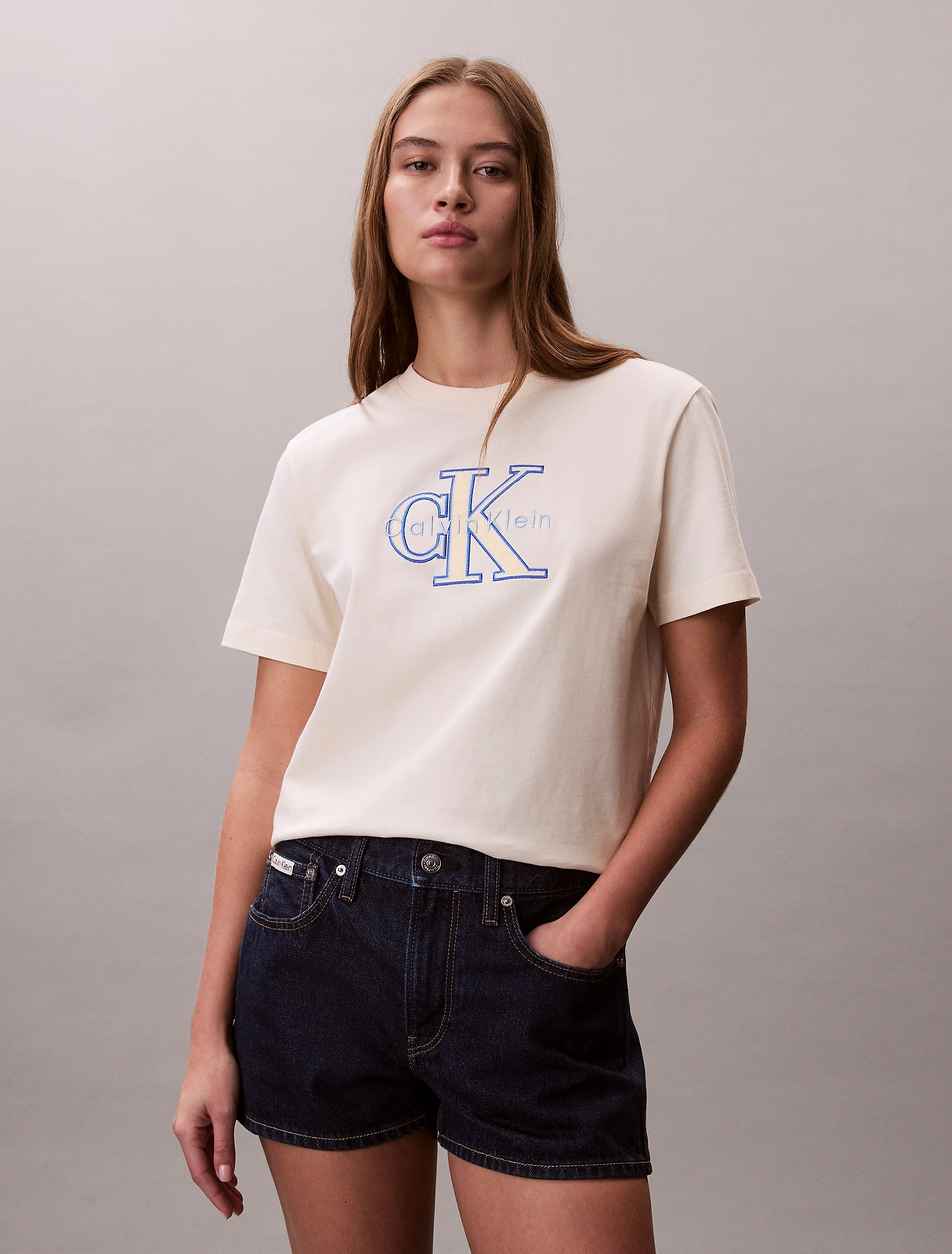 CK JEANS Áo Thun Nữ Dual Tone Monologo Classic T-Shirt