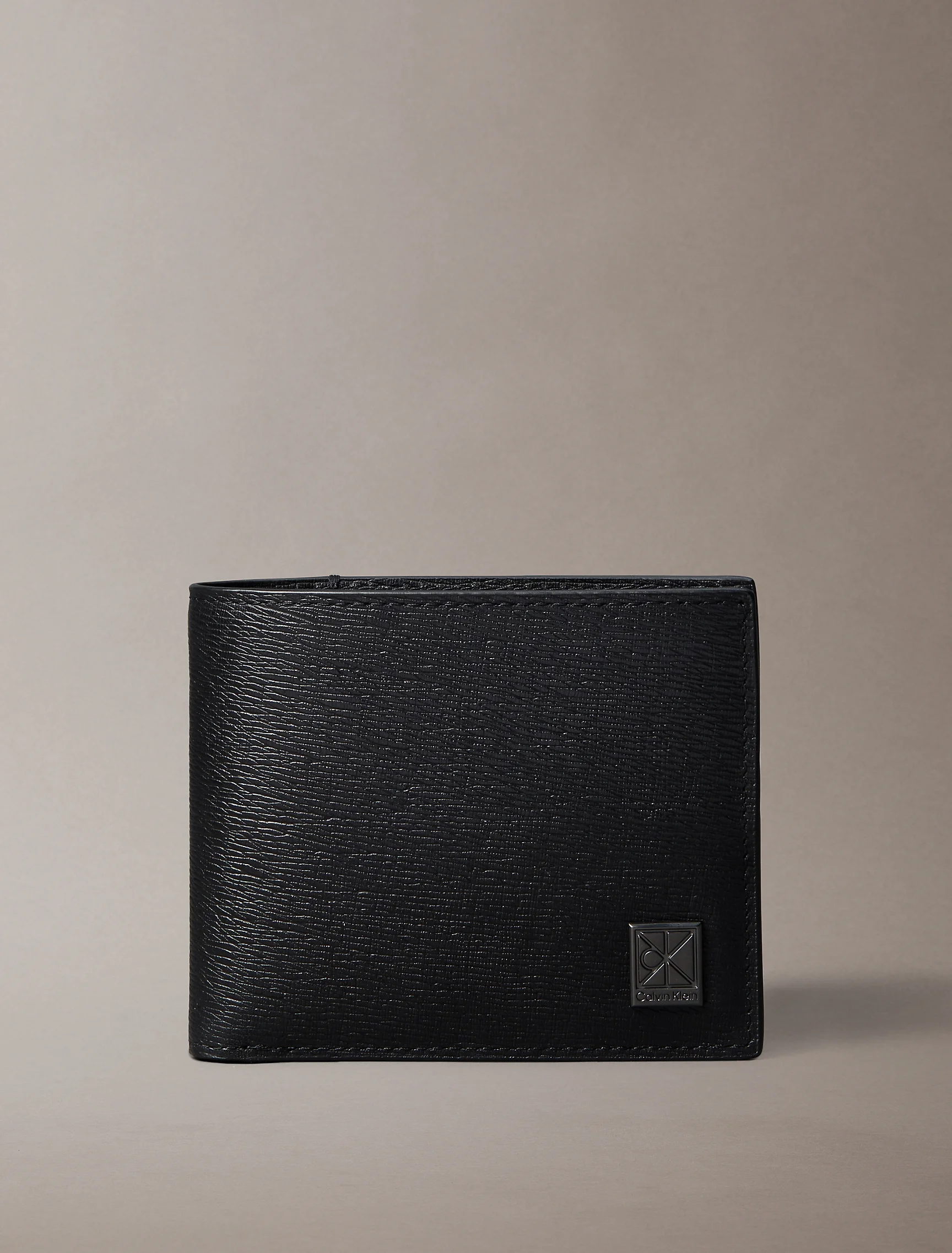 CK ACCESSORIES Ví Nam Emblem Plaque Billfold Wallet