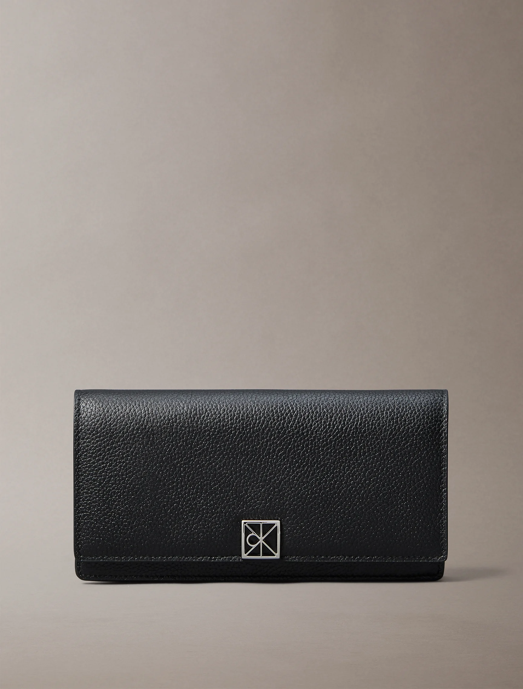 CK ACCESSORIES Ví Nữ Emblem Long Billfold Wallet