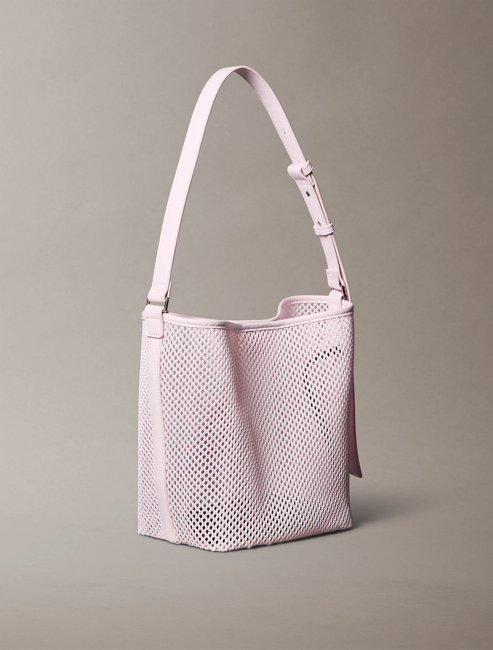 CK ACCESSORIES Túi Nữ Emblem Mesh Bucket