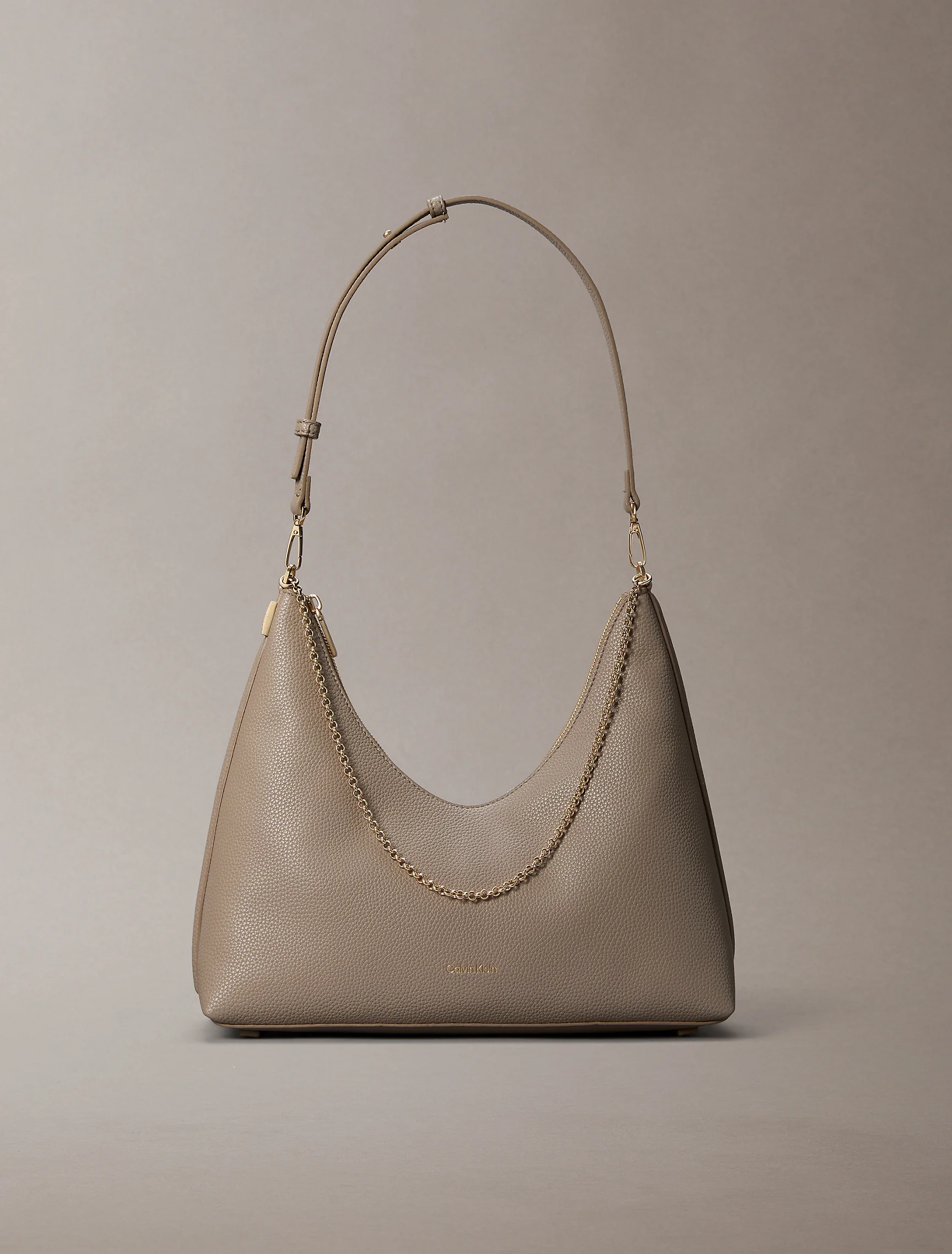 CK ACCESSORIES Túi Nữ Emblem Hw Pebble Shoulder Bag
