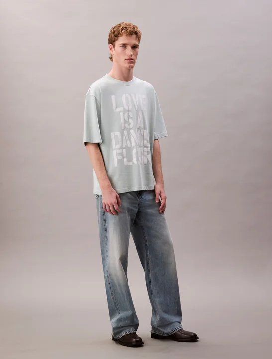 CK JEANS Áo Thun Nam Pride Love Is A Dance Floor Graphic Relaxed Fit