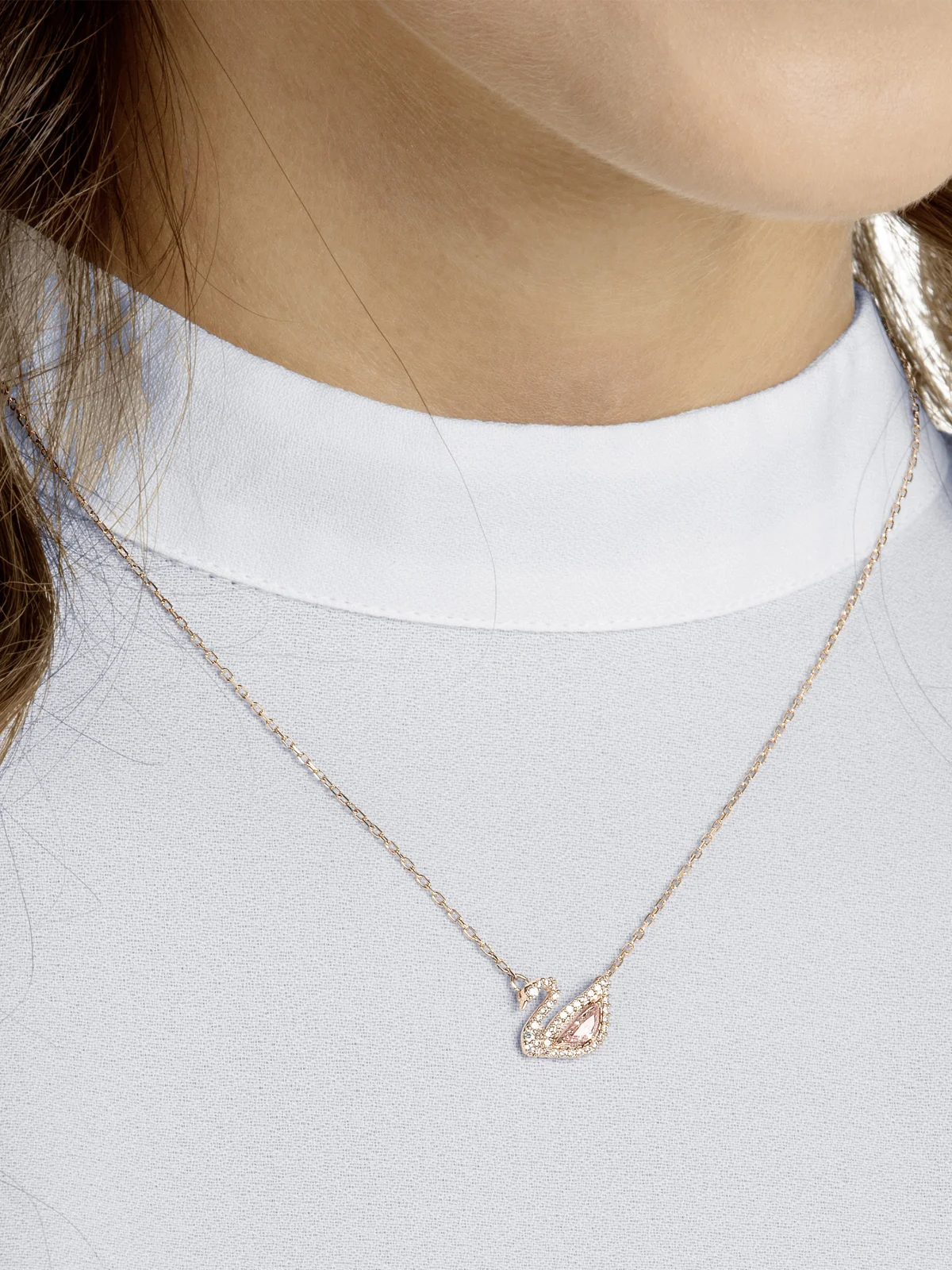 SWAROVSKI Vòng Cổ Dazzling Swan, Swan, Pink, Rose Gold-Tone Plated