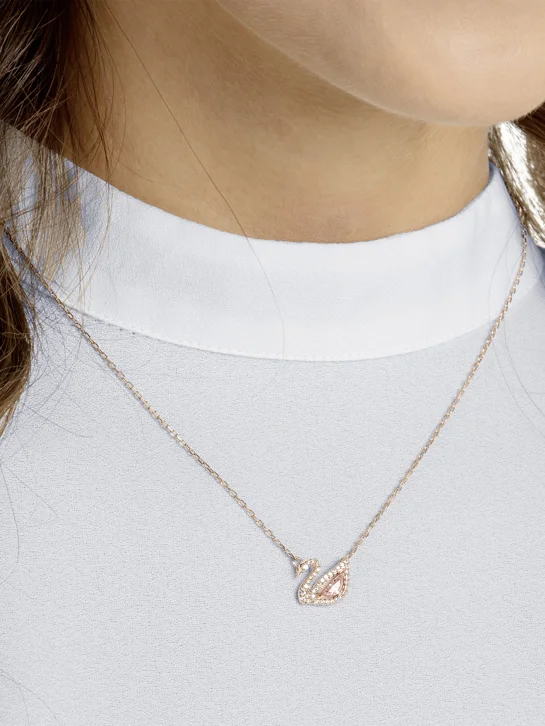 SWAROVSKI Vòng Cổ Dazzling Swan, Swan, Pink, Rose Gold-Tone Plated