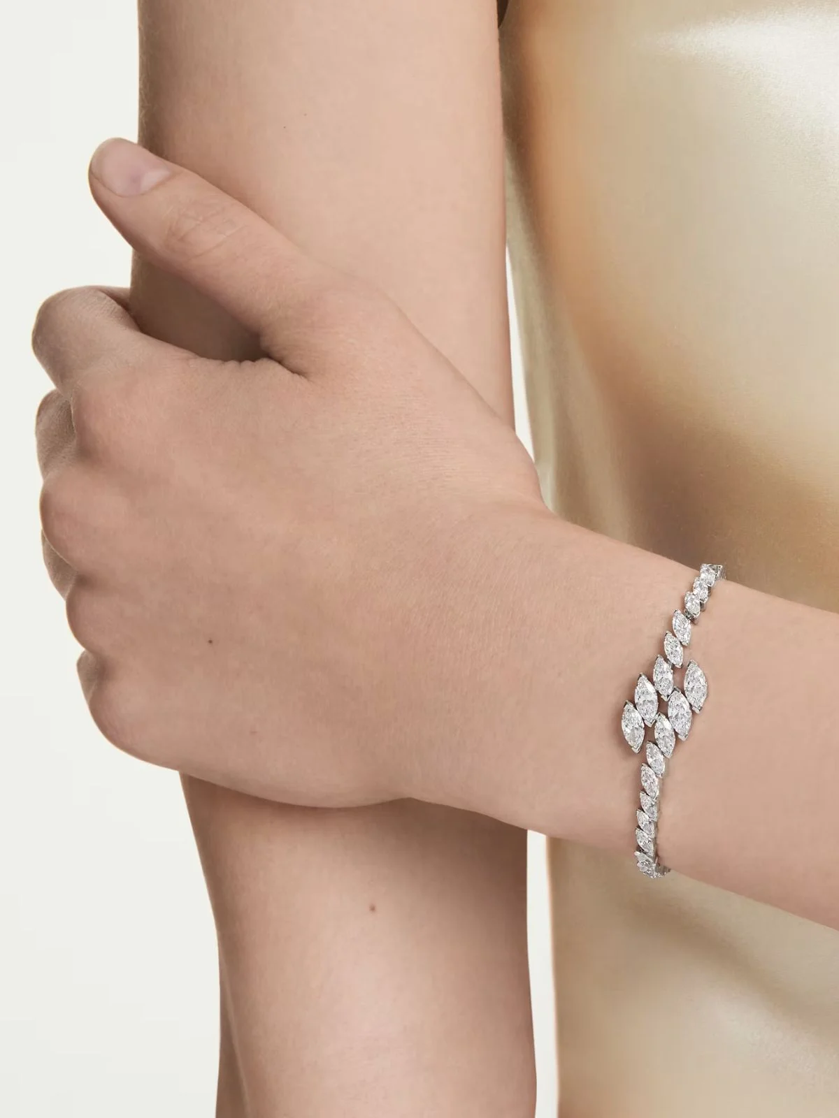 SWAROVSKI Vòng Tay Mesmera:Brclet Marquise Whirhs