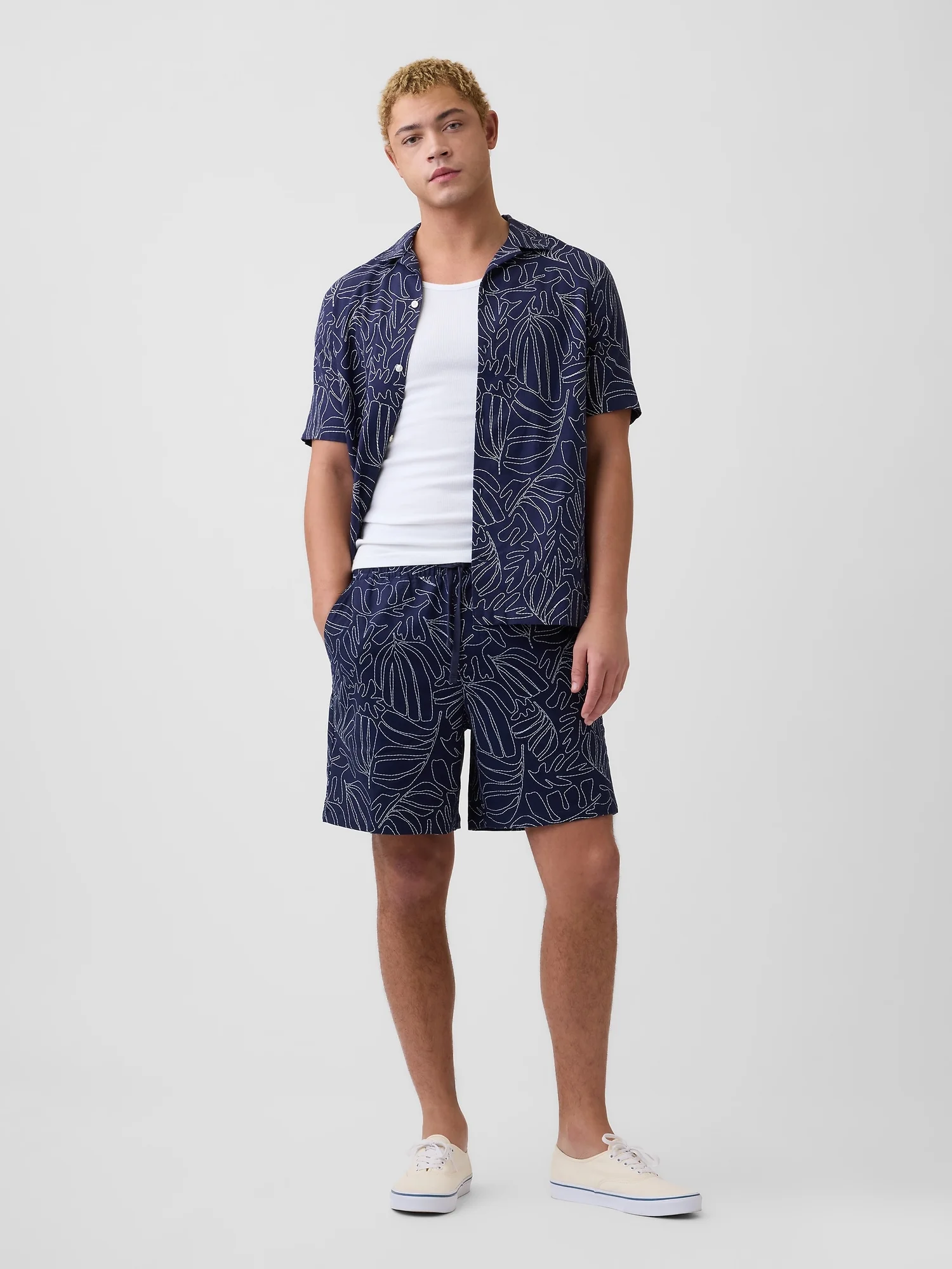GAP Quần Short Vải Nam