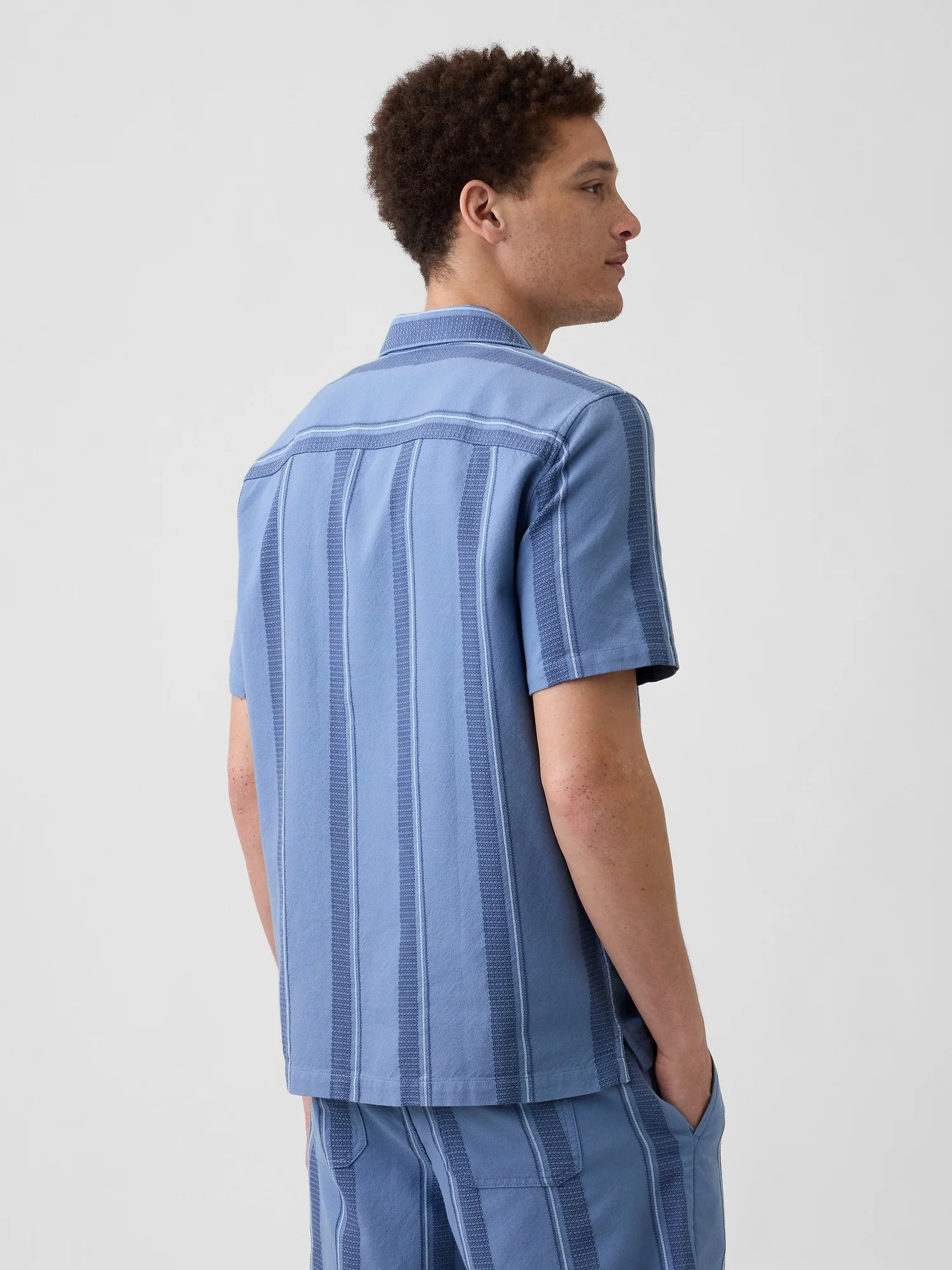 GAP Áo Sơ Mi Tay Ngắn Nam - Standard Fit