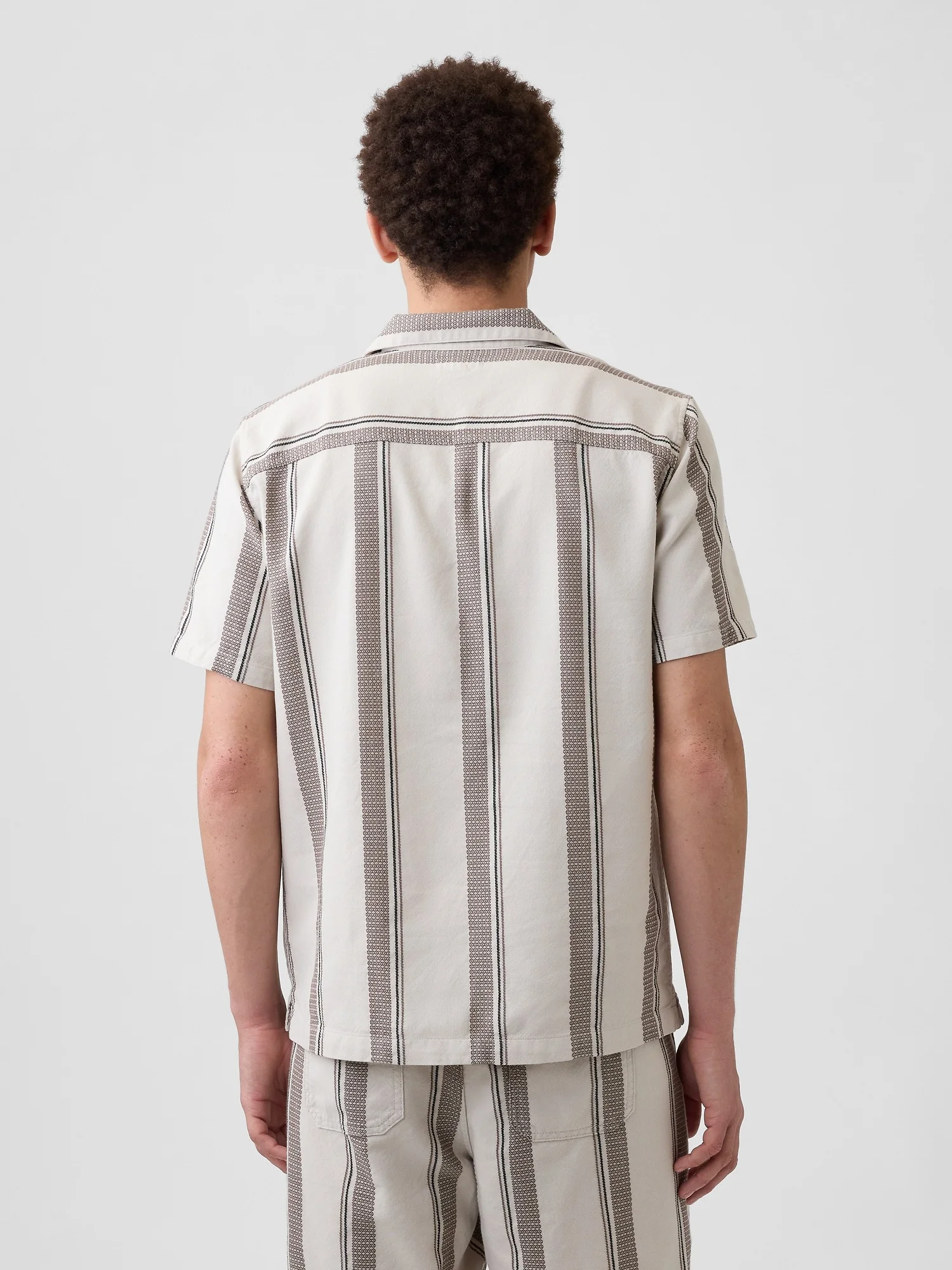 GAP Áo Sơ Mi Tay Ngắn Nam - Standard Fit