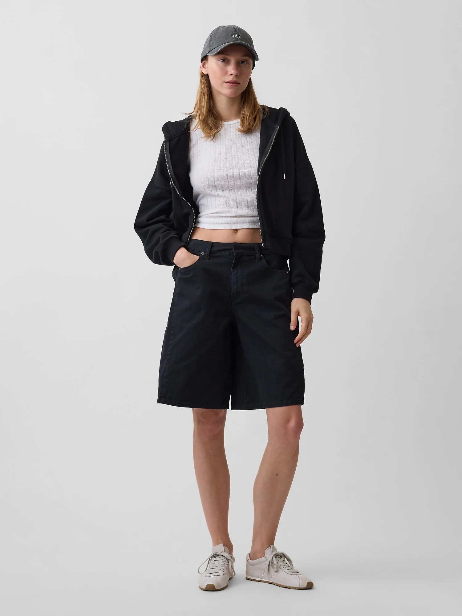 GAP Quần Short Vải Nữ