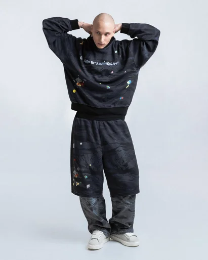 AAPE Quần Nỉ Ngắn Nam - Sticker print sweat shorts