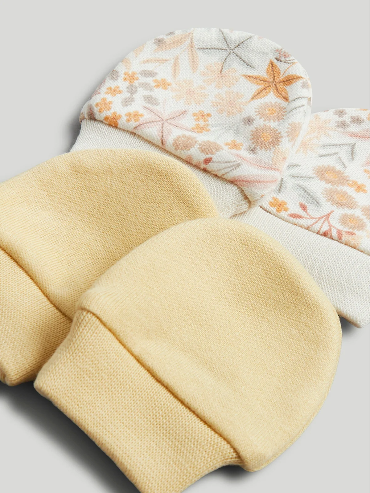 mothercare Bộ 2: bao tay bé gái