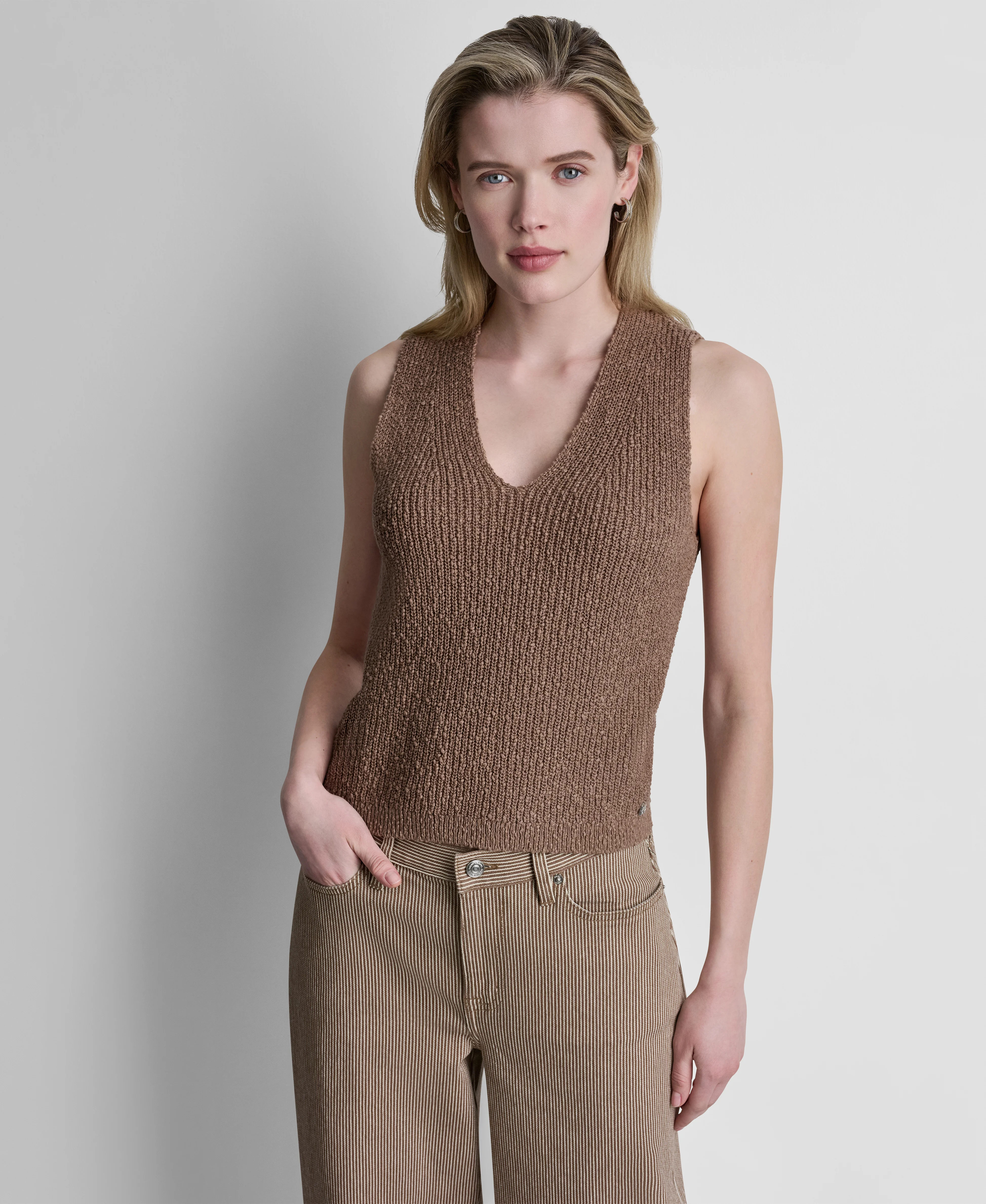 DKNY Áo Len Nữ Slvls V-Neck Rib Slub Sweater