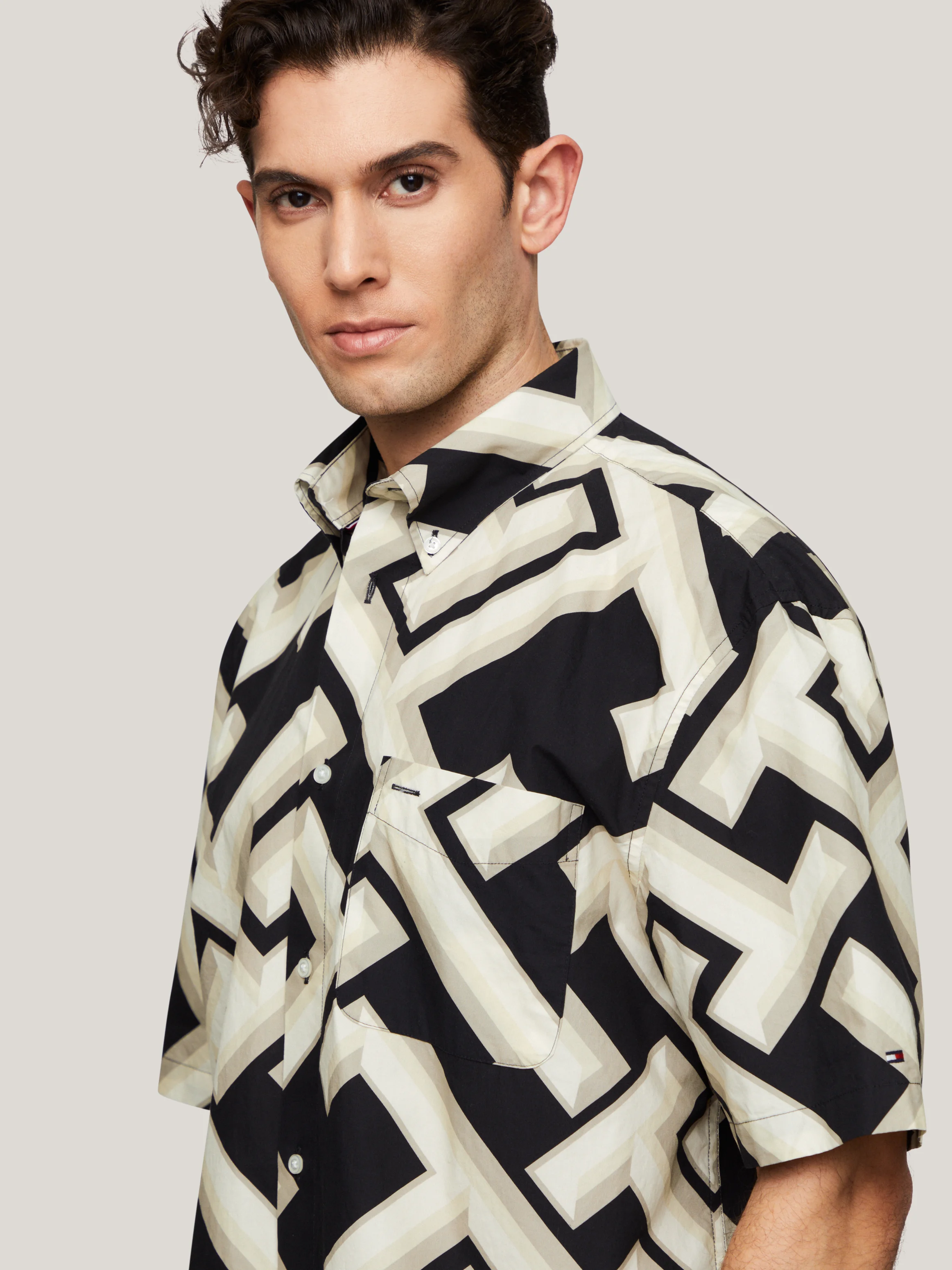 TOMMY HILFIGER Áo Sơ Mi Nam Tay Ngắn Large Monogram Print Shirt S/S