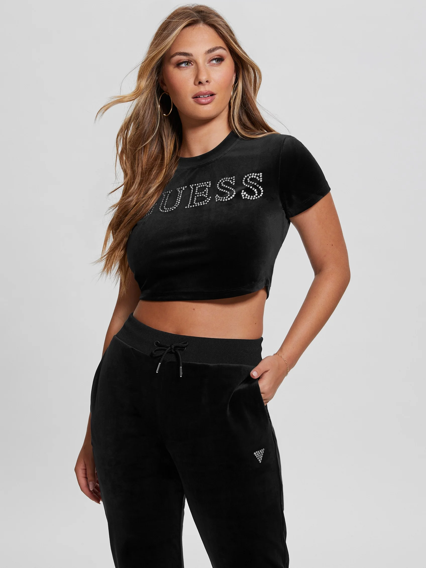 GUESS ATHLEISURE Áo Thun Thể Thao Nữ - Couture Crop Tee