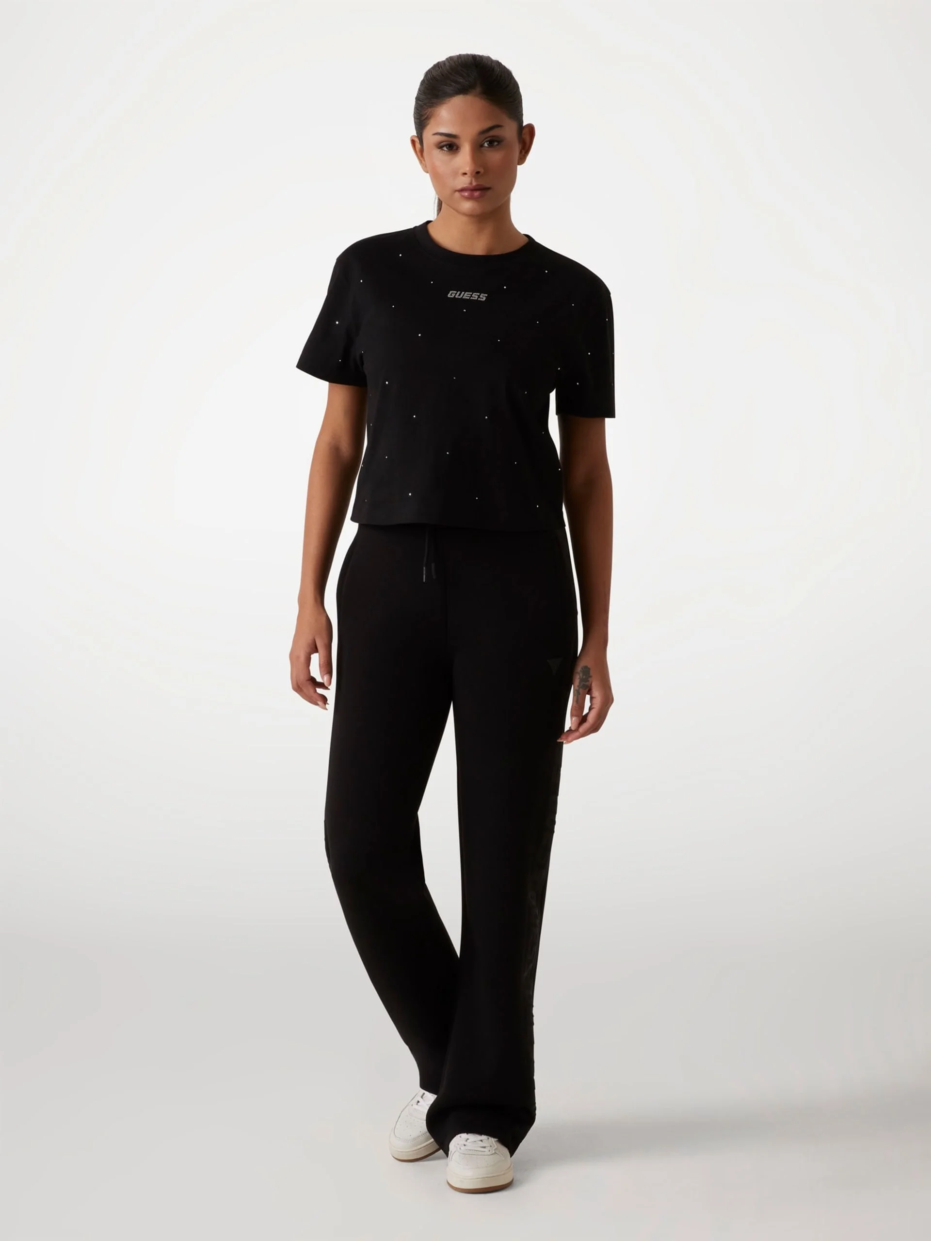 GUESS ATHLEISURE Áo Thun Kiểu Thể Thao Nữ - Primula Rhinestones Boxy Tee