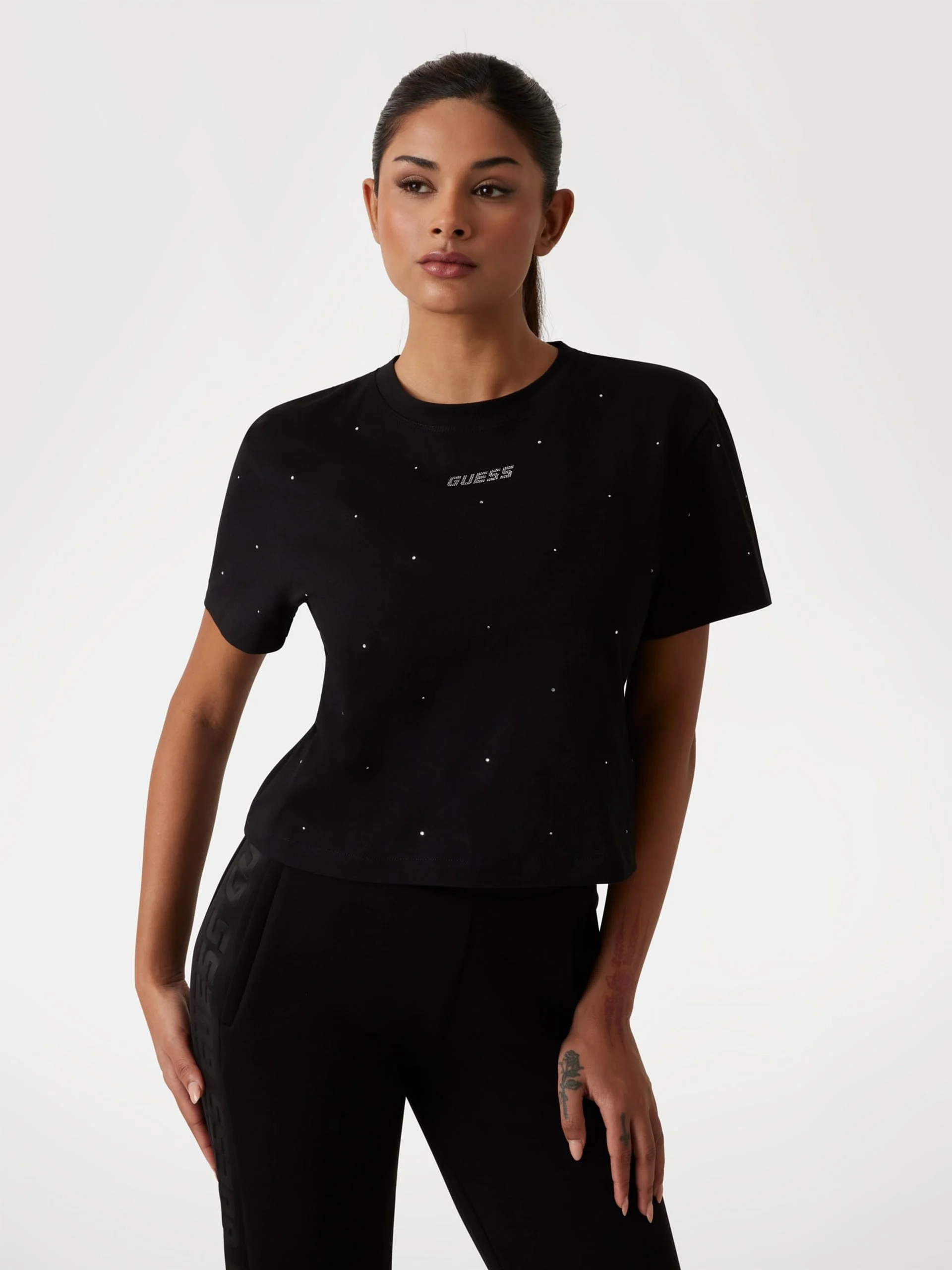 GUESS ATHLEISURE Áo Thun Kiểu Thể Thao Nữ - Primula Rhinestones Boxy Tee