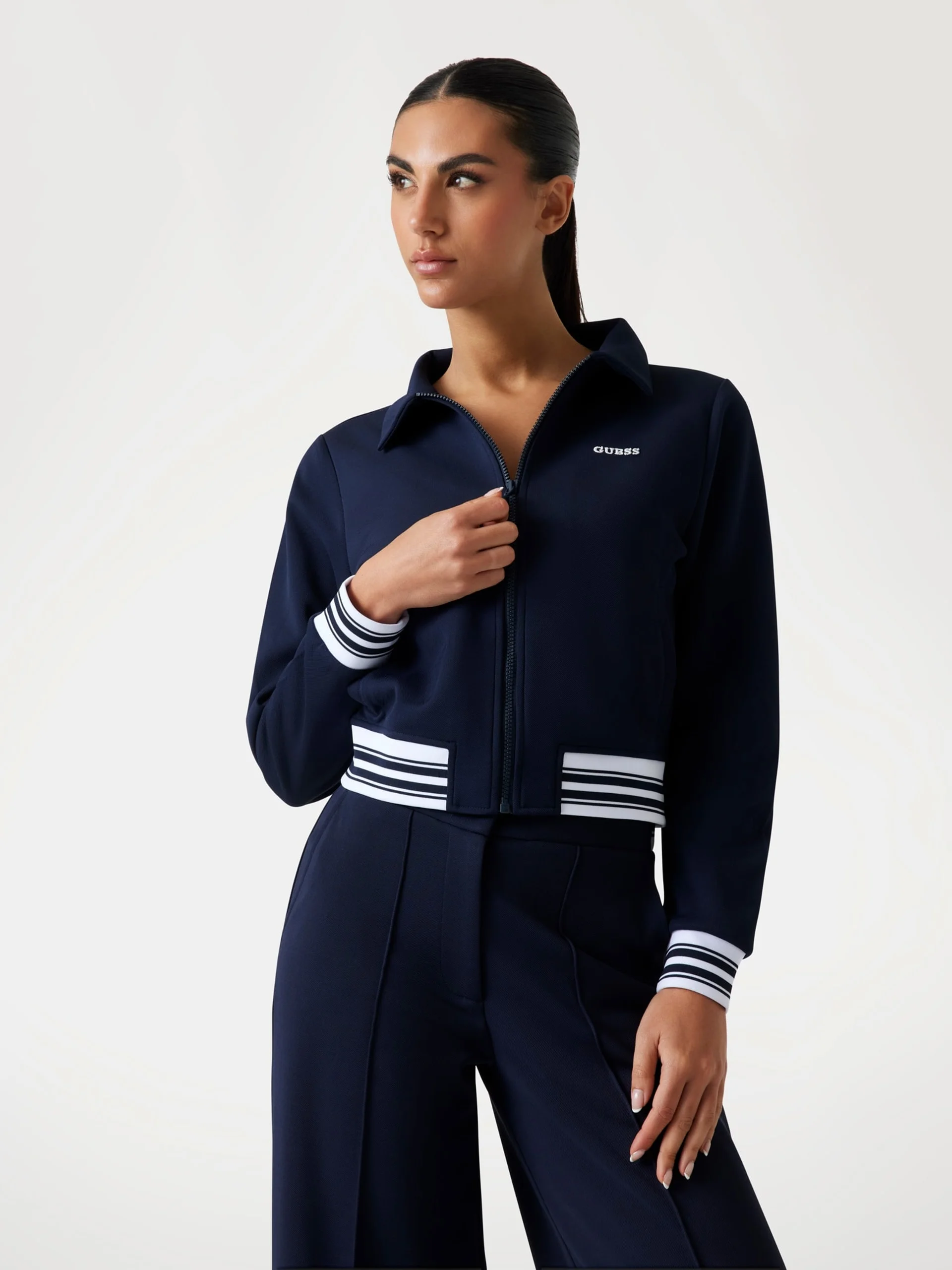 GUESS ATHLEISURE Áo Nỉ Kiểu Thể Thao Nữ Amaryllis Full Zip Sweatshirt