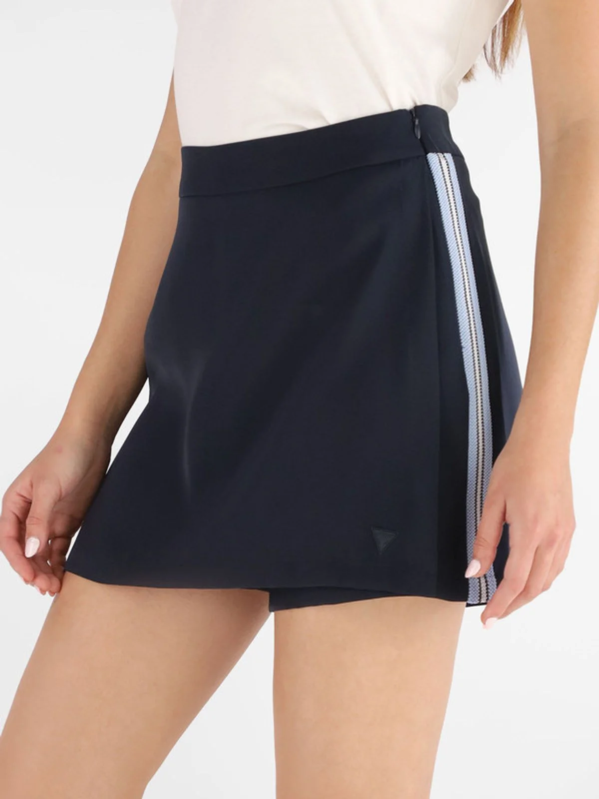 GUESS ATHLEISURE Quần Váy Thể Thao Nữ - Circe Wrap Skort