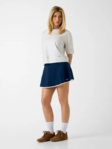 GUESS ATHLEISURE Áo Thun Kiểu Thể Thao Nữ - Silvy 4G Ss Cn T-Shirt