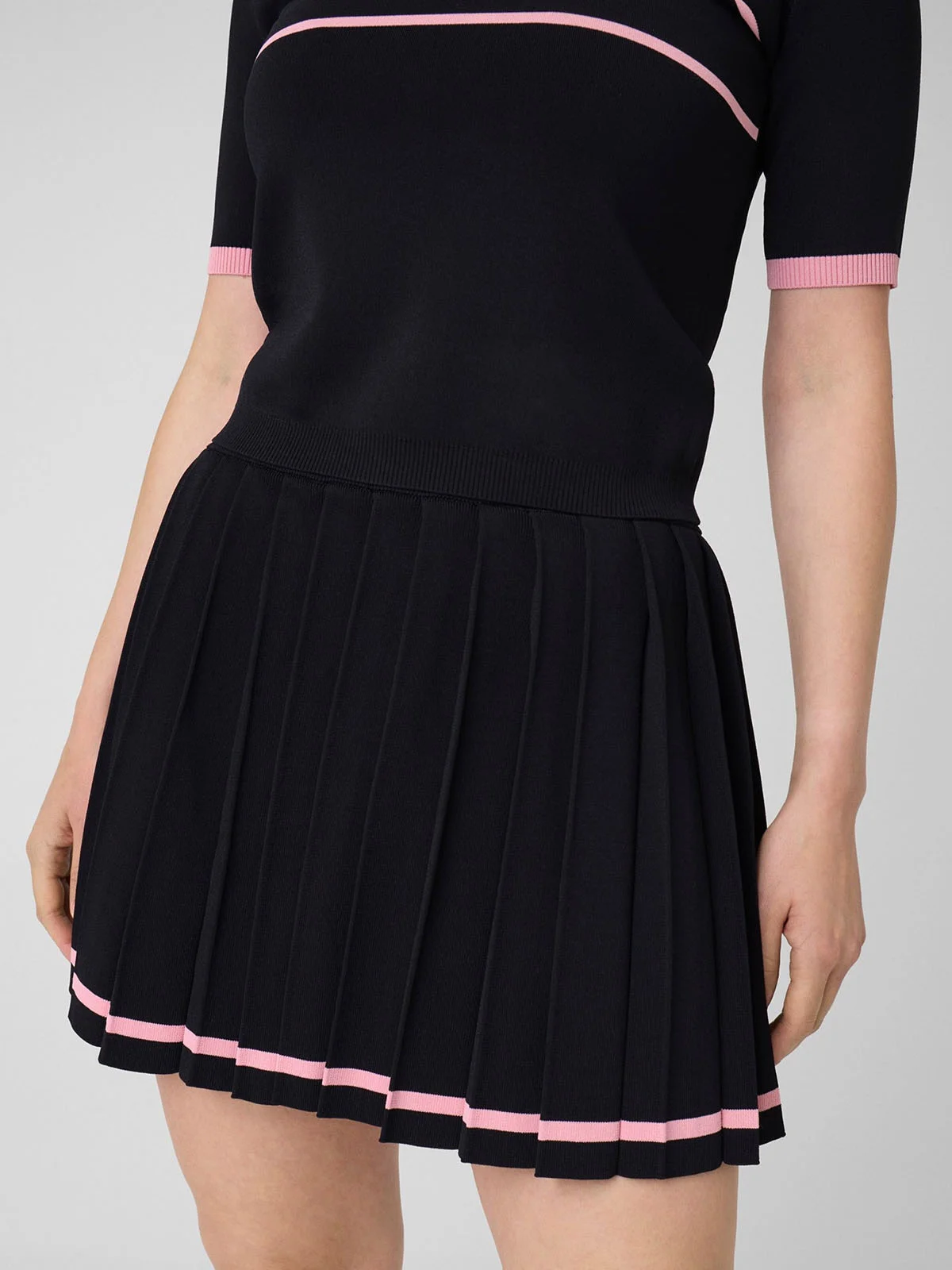 GUESS ATHLEISURE Chân Váy Kiểu Thể Thao Nữ - Meissa Pleated Skirt Swtr
