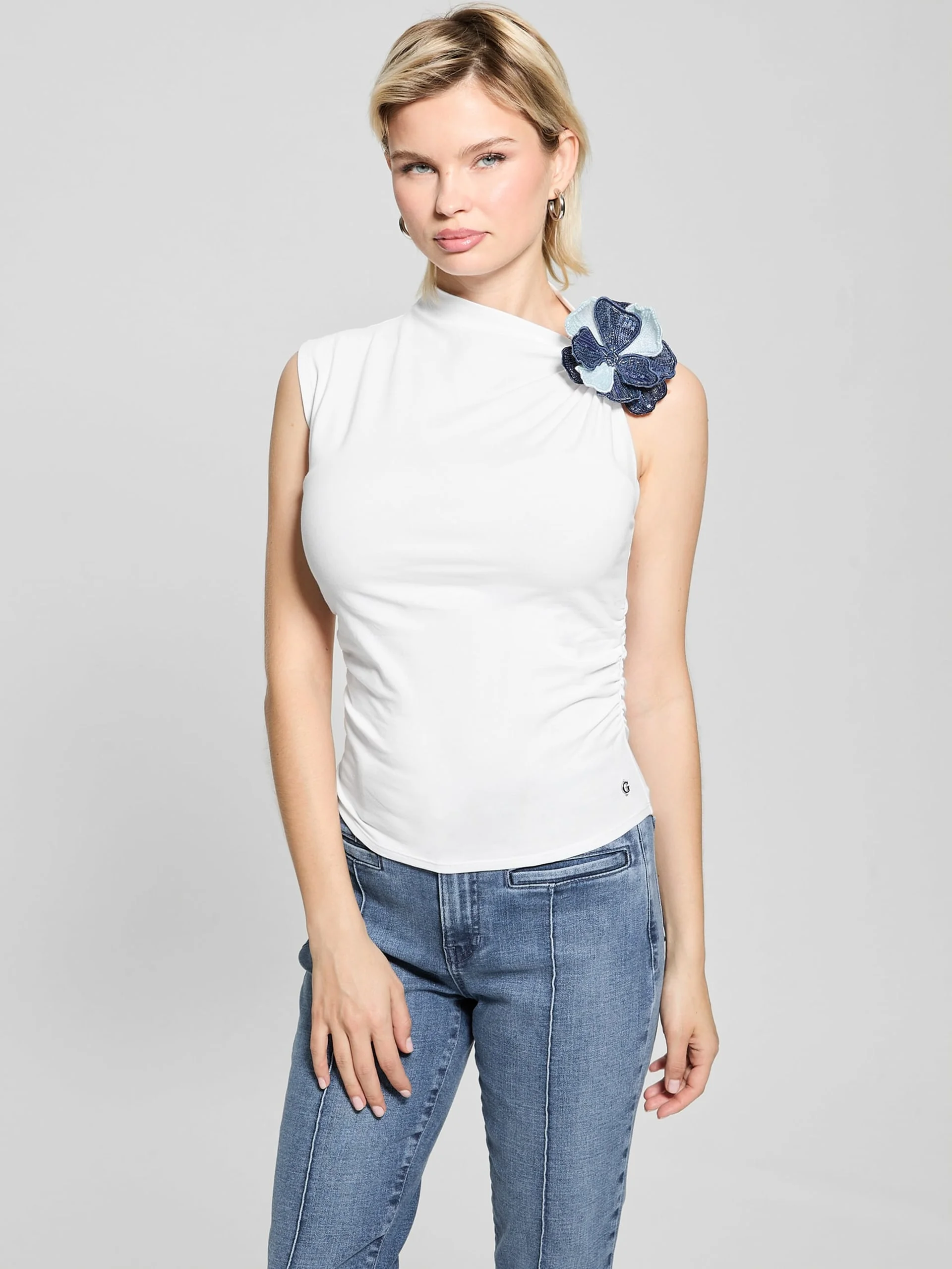 GUESS WOMAN Áo Thun Kiểu Nữ - Ariane 3D Embroidery Sl Top