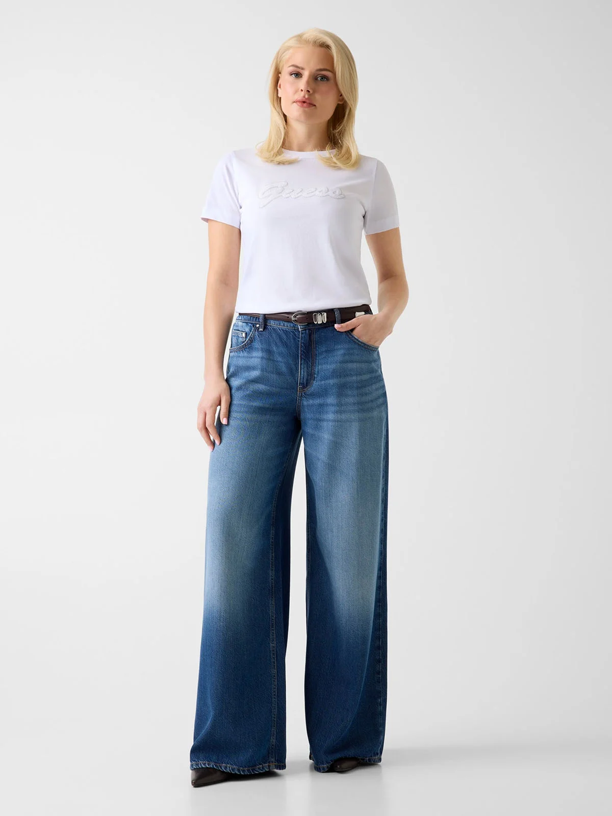 GUESS WOMAN Áo Thun Nữ - Ss Cn 3D Guess Script Tee